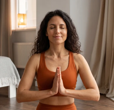 Mujer haciendo yoga